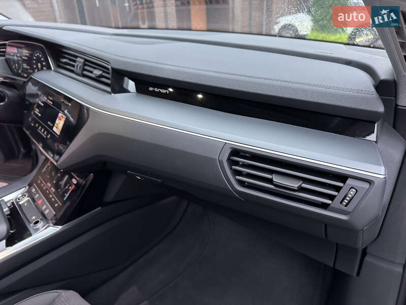 Позашляховик / Кросовер Audi e-tron 2023 в Хмельницькому