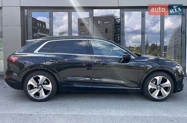 Внедорожник / Кроссовер Audi e-tron 2019 в 