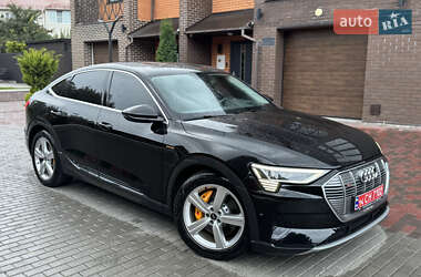 Внедорожник / Кроссовер Audi e-tron 2023 в 