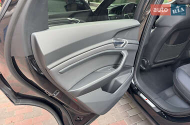 Внедорожник / Кроссовер Audi e-tron 2023 в 