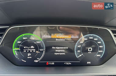 Внедорожник / Кроссовер Audi e-tron 2023 в 