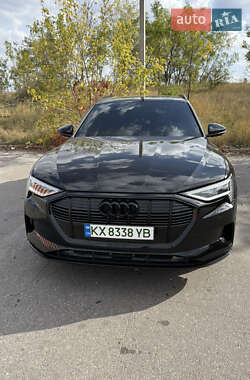 Внедорожник / Кроссовер Audi e-tron 2022 в 
