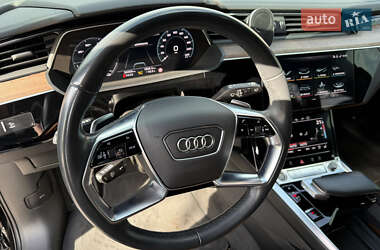 Внедорожник / Кроссовер Audi e-tron 2022 в 