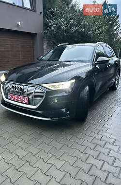 Внедорожник / Кроссовер Audi e-tron 2023 в 