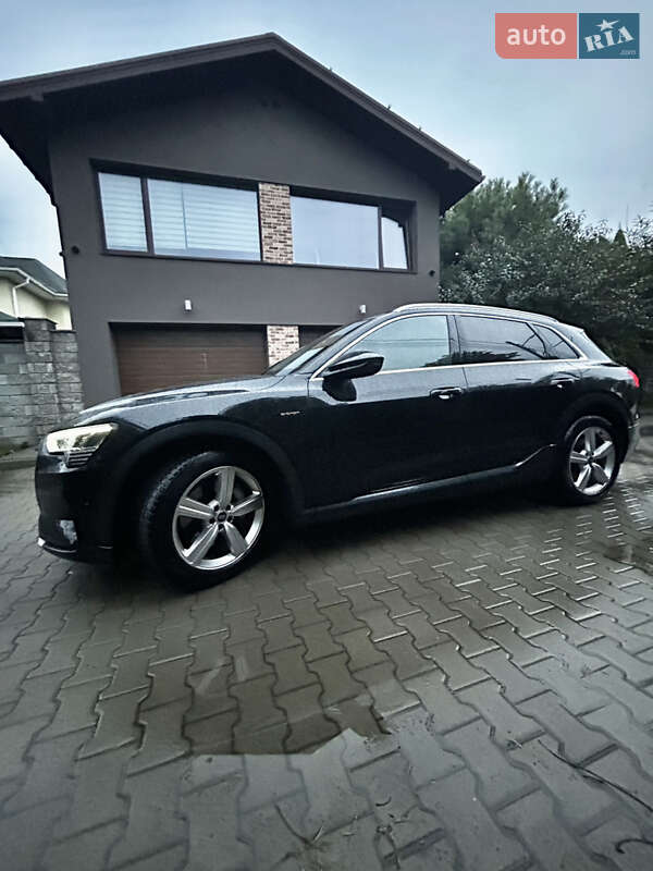 Позашляховик / Кросовер Audi e-tron 2023 в Києві