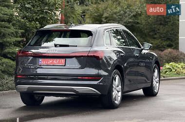 Внедорожник / Кроссовер Audi e-tron 2021 в 