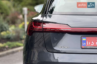 Внедорожник / Кроссовер Audi e-tron 2021 в 