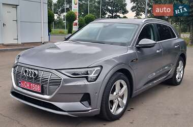Позашляховик / Кросовер Audi e-tron 2020 в 