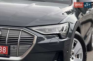Позашляховик / Кросовер Audi e-tron 2021 в 