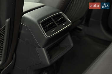 Позашляховик / Кросовер Audi e-tron 2021 в 