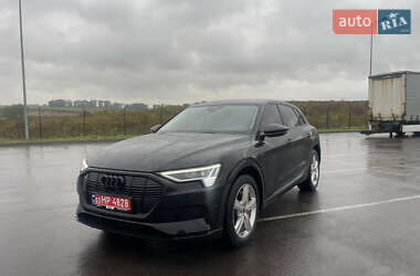 Позашляховик / Кросовер Audi e-tron 2023 в 