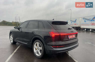 Позашляховик / Кросовер Audi e-tron 2023 в 