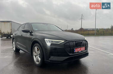 Позашляховик / Кросовер Audi e-tron 2023 в 