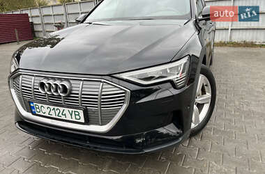 Внедорожник / Кроссовер Audi e-tron 2021 в 