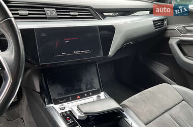 Внедорожник / Кроссовер Audi e-tron 2021 в 