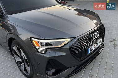 Внедорожник / Кроссовер Audi e-tron 2021 в 
