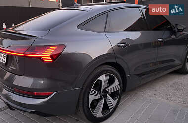 Внедорожник / Кроссовер Audi e-tron 2021 в 