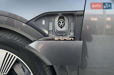 Внедорожник / Кроссовер Audi e-tron 2021 в 