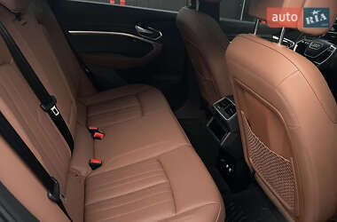 Внедорожник / Кроссовер Audi e-tron 2021 в 