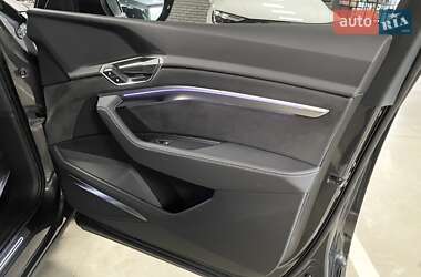 Внедорожник / Кроссовер Audi e-tron 2020 в 