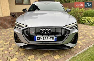 Внедорожник / Кроссовер Audi e-tron 2021 в 