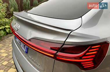 Внедорожник / Кроссовер Audi e-tron 2021 в 
