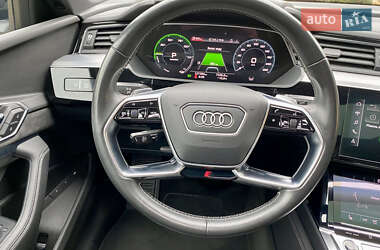 Внедорожник / Кроссовер Audi e-tron 2021 в 