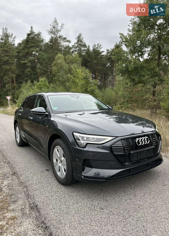 Позашляховик / Кросовер Audi e-tron 2022 в Києві