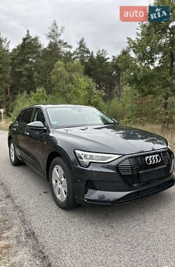 Внедорожник / Кроссовер Audi e-tron 2022 в 
