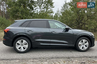 Внедорожник / Кроссовер Audi e-tron 2022 в 