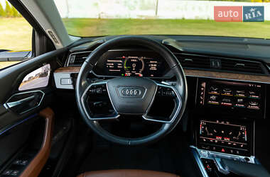 Позашляховик / Кросовер Audi e-tron 2019 в 