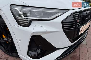 Позашляховик / Кросовер Audi e-tron 2021 в 