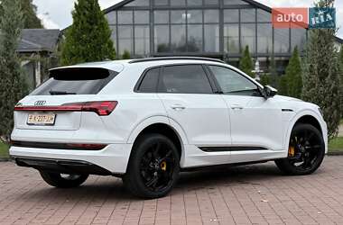 Позашляховик / Кросовер Audi e-tron 2021 в 