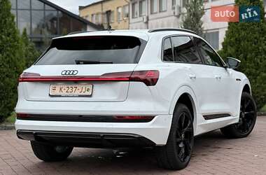 Позашляховик / Кросовер Audi e-tron 2021 в 