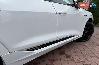 Позашляховик / Кросовер Audi e-tron 2021 в 