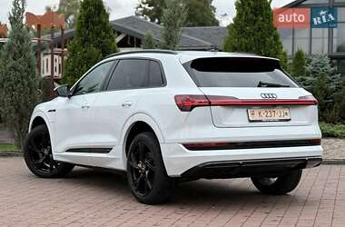 Позашляховик / Кросовер Audi e-tron 2021 в 
