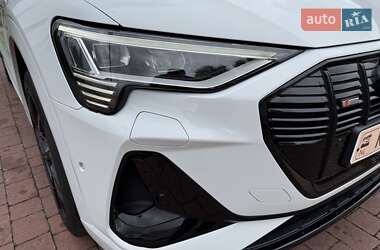 Позашляховик / Кросовер Audi e-tron 2021 в 