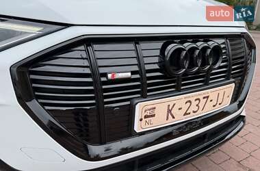 Позашляховик / Кросовер Audi e-tron 2021 в 