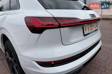 Позашляховик / Кросовер Audi e-tron 2021 в 