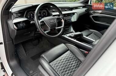 Позашляховик / Кросовер Audi e-tron 2021 в 