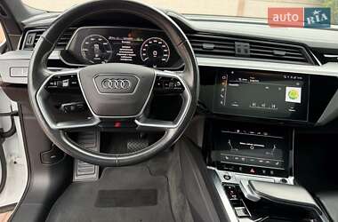 Позашляховик / Кросовер Audi e-tron 2021 в 
