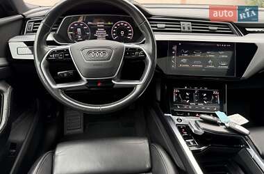 Позашляховик / Кросовер Audi e-tron 2021 в 