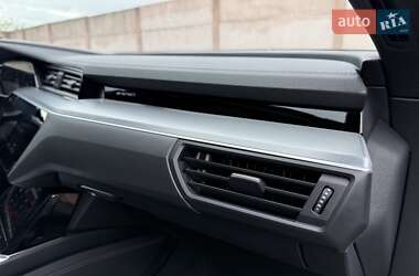 Позашляховик / Кросовер Audi e-tron 2021 в 