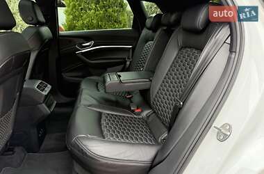 Позашляховик / Кросовер Audi e-tron 2021 в 