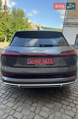 Внедорожник / Кроссовер Audi e-tron 2021 в 