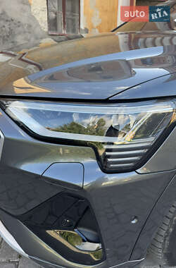 Внедорожник / Кроссовер Audi e-tron 2021 в 