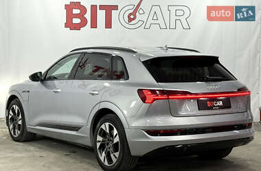 Внедорожник / Кроссовер Audi e-tron 2021 в 
