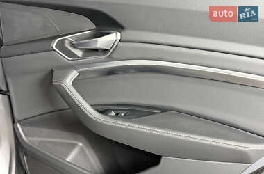 Внедорожник / Кроссовер Audi e-tron 2021 в 