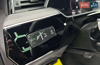 Позашляховик / Кросовер Audi e-tron 2022 в 