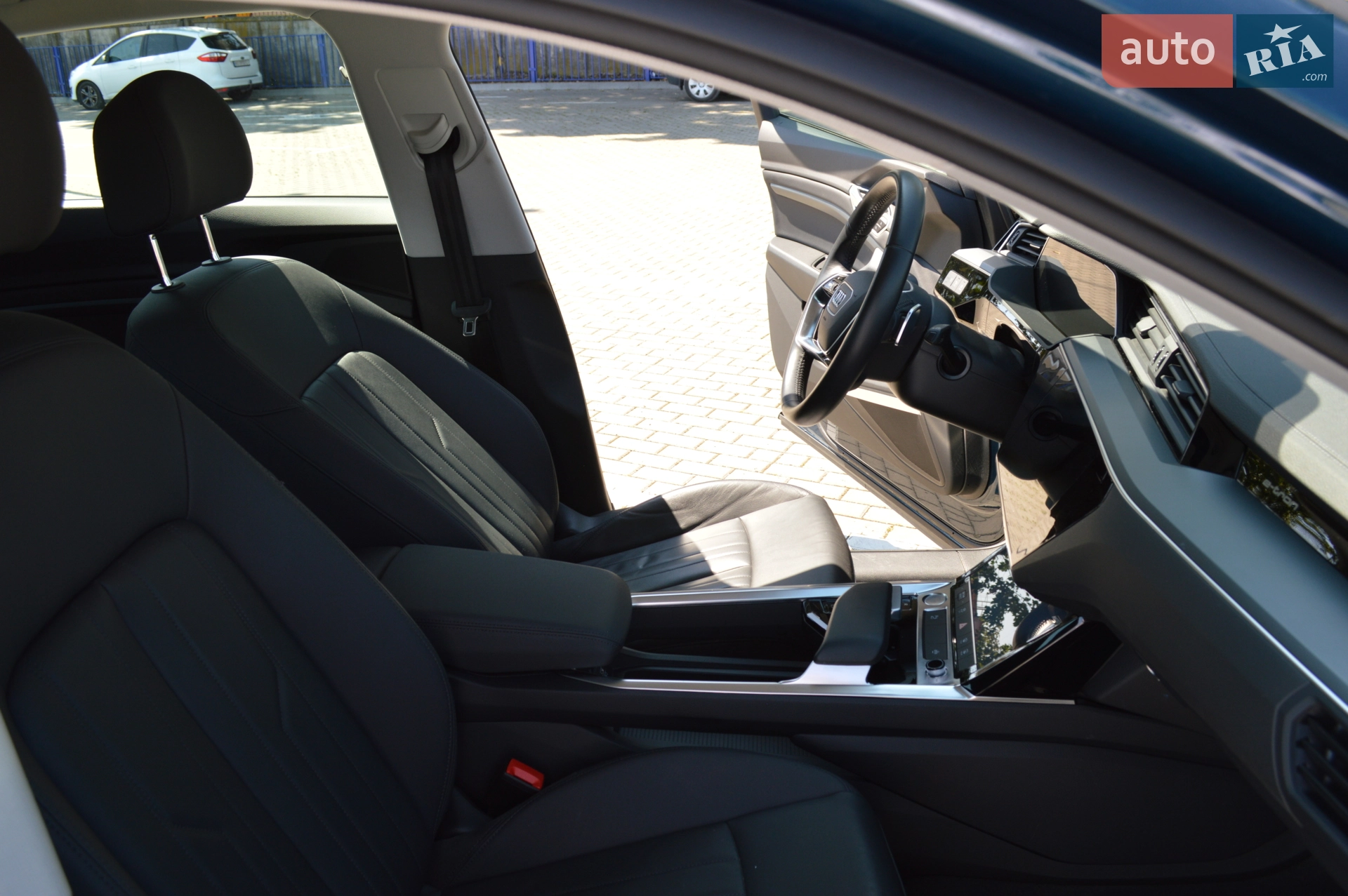 2020 Audi e-tron - мініатюра 38